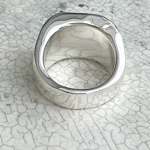 Lulu signet ring